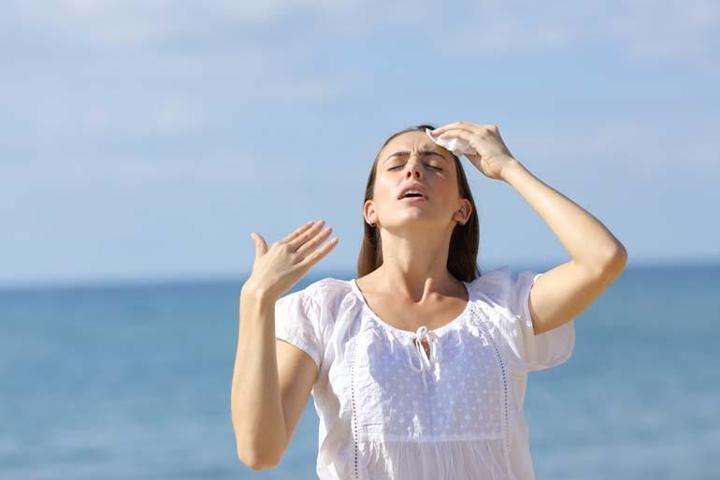 DİKKAT Ter Kokusu Hastalık Habercisi Olabilir Bu Vitaminin Eksikliği Vücut Kokusuna Neden Oluyor TER KOKUSUNA NEDEN OLAN BESİNLER