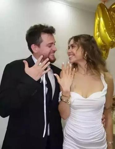 Alper Rende ve Betül Çakmak evlendi Ünlü fenomen gelinliği ve zarafetiyle görenleri büyüledi