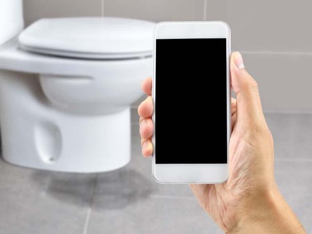 Bilgisayar, Telefon ve Tablet Gibi Dijital Ekranlar Göz Sağlığınızı Tehdit Ediyor: Dijital Göz Yorgunluğu Sendromuna Dikkat