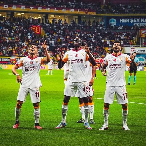 Kayserispor maçında gol ve asist katkısı veren Leroy Saneye övgü Sihirbaz benzetmesi...
