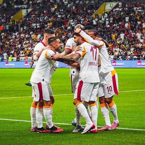 Kayserispor maçında gol ve asist katkısı veren Leroy Saneye övgü Sihirbaz benzetmesi...