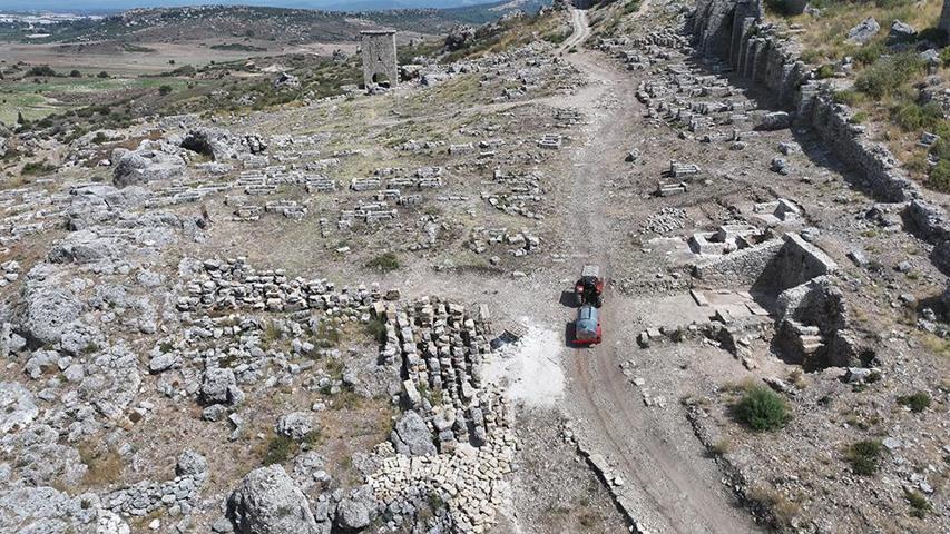 6 MEDENİYETLİK SIR Helenistik’ten Osmanlı’ya: Sillyon’un gizemli ana caddesi keşfedildi