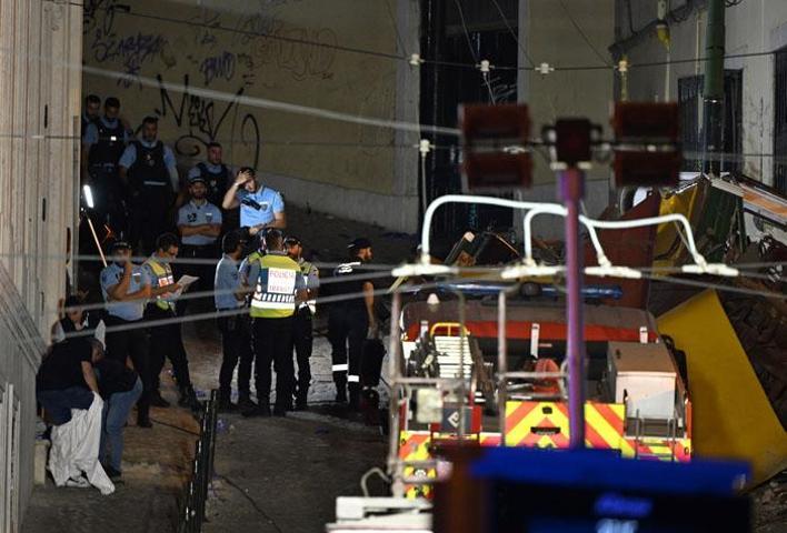 Portekizde facia: En az 15 kişi can verdi Karton kutu gibi parçalandı