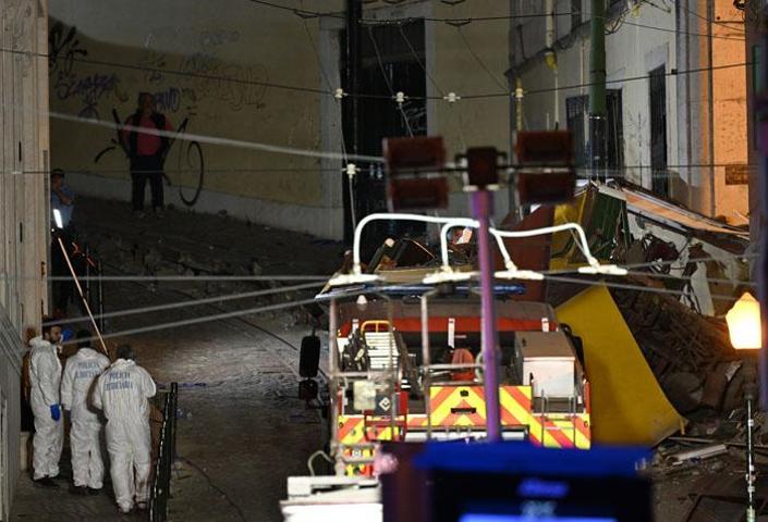 Portekizde facia: En az 15 kişi can verdi Karton kutu gibi parçalandı