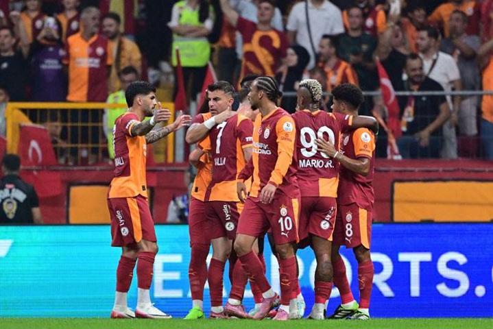 Galatasaray’da peş peşe ayrılıklar