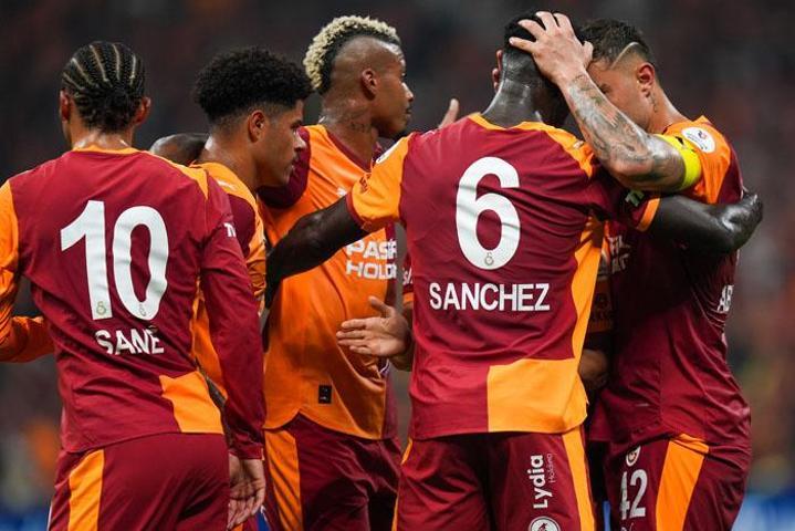 Galatasaray’da peş peşe ayrılıklar
