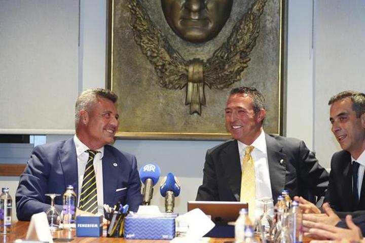 Fenerbahçede başkanlığa seçilen Sadettin Saran mazbatasını aldı