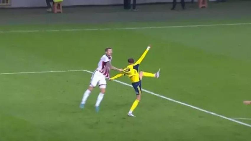 Samsunspor - Fenerbahçe maçındaki tartışmalı pozisyonlar değerlendirildi Gol iptali doğru mu
