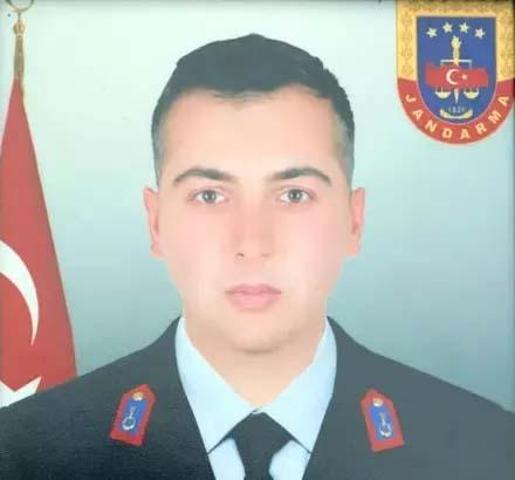 Şehidimizin anısına yaptırılan çeşmeye çirkin saldırı: Bayrak ve fotoğraf tahrip edildi