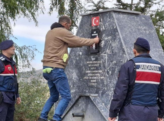 Şehidimizin anısına yaptırılan çeşmeye çirkin saldırı: Bayrak ve fotoğraf tahrip edildi