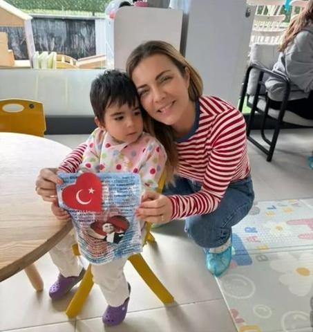 Ünlülerden 29 Ekim Cumhuriyet Bayramı Paylaşımları Kırmızı-Beyaz Coşku Sanal Medyayı Sardı