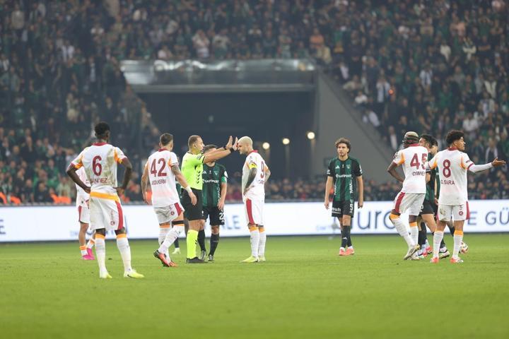 Galatasarayda Okan Buruka Icardi eleştirisi: Yüke dönüştü