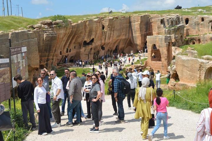 UZAK ŞEHİR Etkisi: Mardin Turizmde Rekor Kırdı: 10 Ayda 3,5 Milyon Ziyaretçi