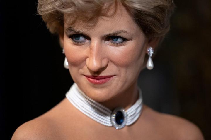 Prenses Diana, ‘intikam elbisesiyle’ Paris’in balmumu müzesinde Seçilen tarih bile mesaj içeriyor...