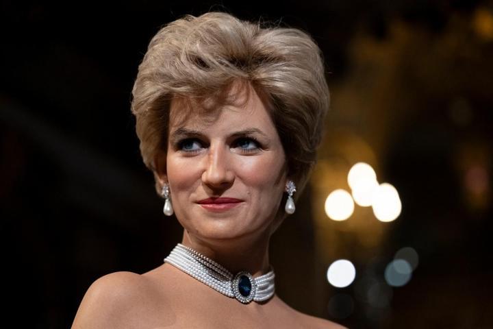 Prenses Diana, ‘intikam elbisesiyle’ Paris’in balmumu müzesinde Seçilen tarih bile mesaj içeriyor...
