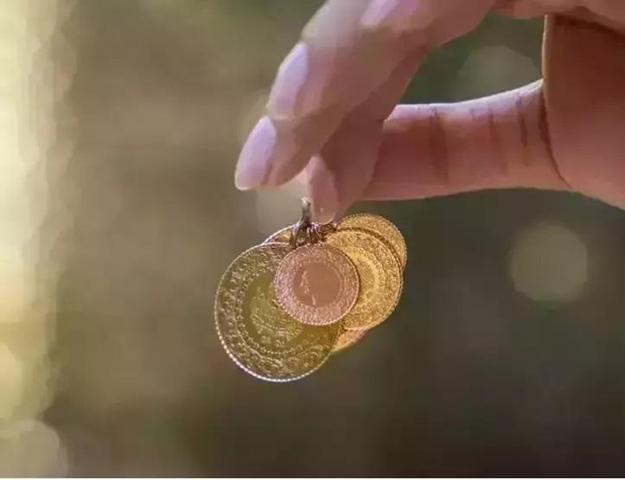 6 ARALIK 2025 CANLI ALTIN FİYATLARI: Gram Altın Ne Kadar Çeyrek Altın, Yarım Altın, Cumhuriyet Altını Ne Kadar İslam Memişten 2026 yorumu: Altın, Bitcoin, asgari ücret...