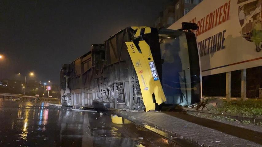 İstanbul sular altında: Ev ve iş yerlerini su bastı Çekmeköy’de İETT faciası