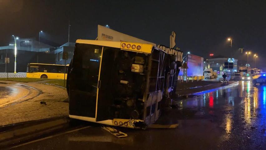 İstanbul sular altında: Ev ve iş yerlerini su bastı Çekmeköy’de İETT faciası