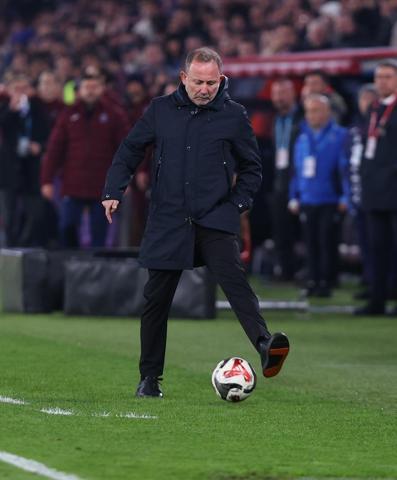 Trabzonspor-Beşiktaş maçı sonrası spor yazarlarından eleştiri: Salah bile oynuyor, Rafa istemiyor