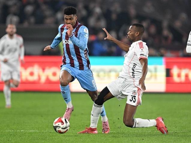 Trabzonspor-Beşiktaş maçı sonrası spor yazarlarından eleştiri: Salah bile oynuyor, Rafa istemiyor