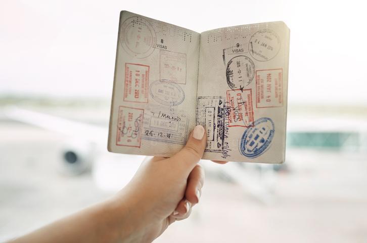 Bir devrin sonu: Pasaport damgaları tarihe mi karışıyor