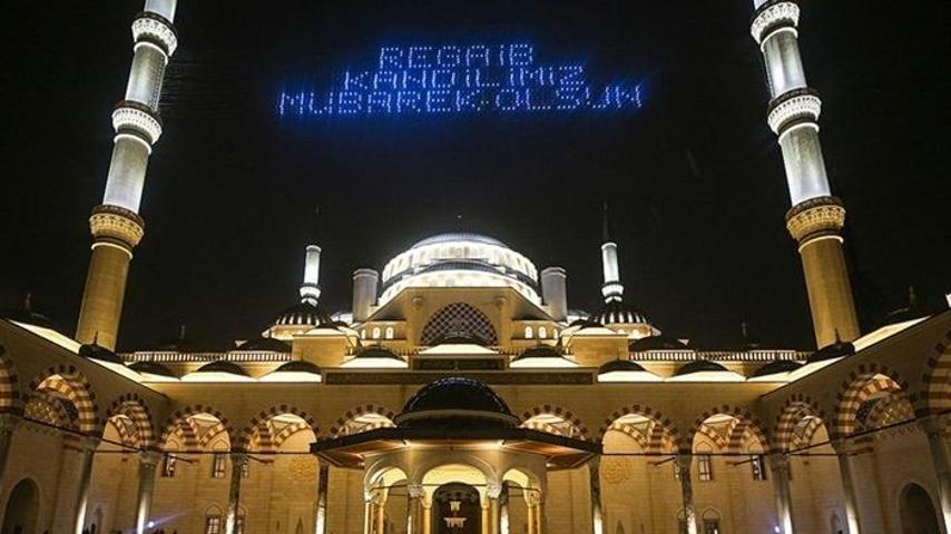 RESİMLİ REGAİP KANDİLİ MESAJLARI 2025| Anne, Baba, Eş ve Sevgiliye Özel Yeni, Anlamlı, Dualı, Ayetli Regaip Kandili Mesajları