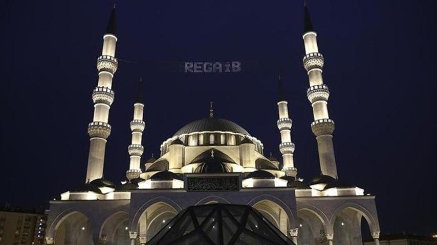 RESİMLİ REGAİP KANDİLİ MESAJLARI 2025| Anne, Baba, Eş ve Sevgiliye Özel Yeni, Anlamlı, Dualı, Ayetli Regaip Kandili Mesajları