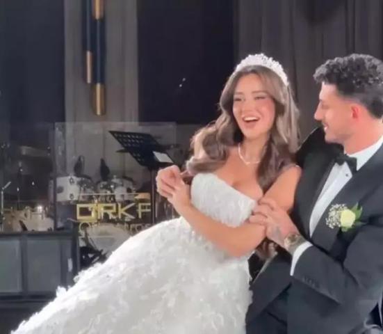 Ünlüler Bu Düğüne Akın Etti Hazal Çağlar ile Samet Akaydın Evlendi
