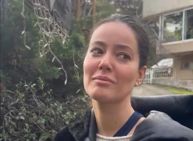 Gergin hali dikkat çekti Pelin Akil’den “Boşandınız mı” sorusuna mesafeli yanıt