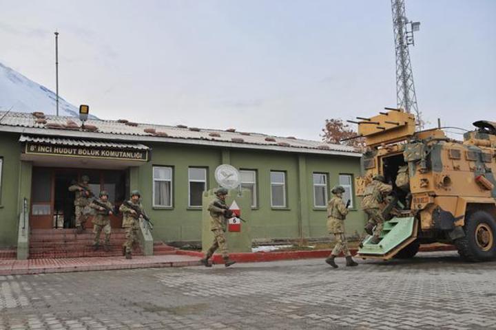 Mehmetçik yeni yıla vatan nöbetinde girdi