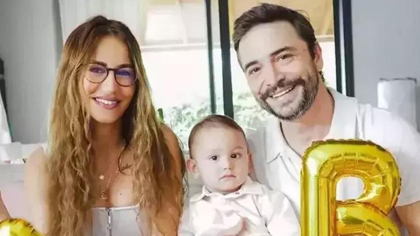 Ahmet Kuraldan Eşi ve Oğullarıyla Yeni Yıl Pozu 2026ya Böyle Merhaba Dediler