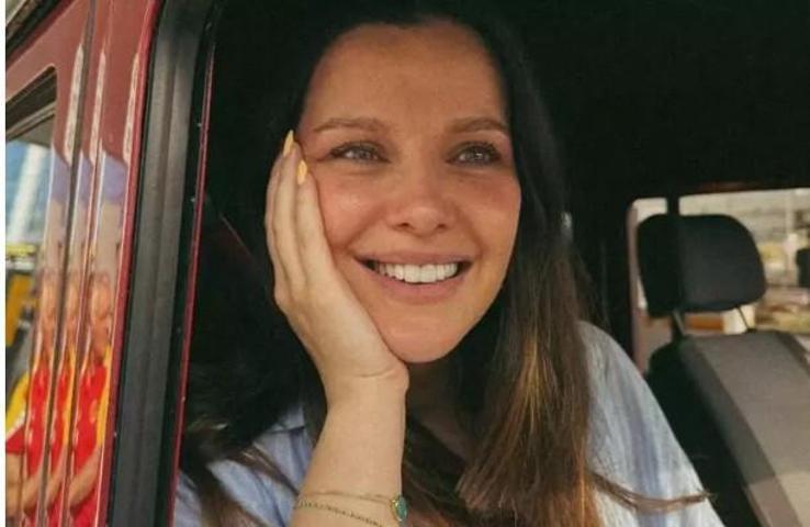 İrem Helvacıoğlu, Kızıyla Yeni Bir Kare Paylaştı Annelik Heyecanı Yaşıyor