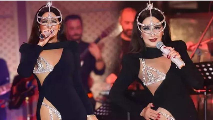 Kimse yaşına inanamıyor Nükhet Duru sahne tarzıyla gündem oldu