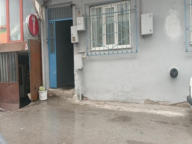 Kurt postunda bir cani Boşanma sürecindeki eşini göğsünden ve karnından vurdu