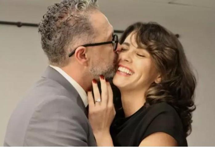 Aşkları tam gaz İbrahim Selim ve sevgilisinden romantik kareler