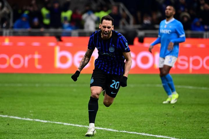 Hakan Çalhanoğlu transferine pazarlık kızıştı Galatasaray yetkilileri, Milanoda...