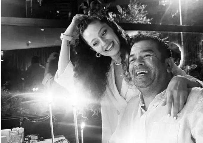 Bülent Şakrak’tan Sevgilisine Romantik Mesaj: “Roman Olur Yazsam Seni”