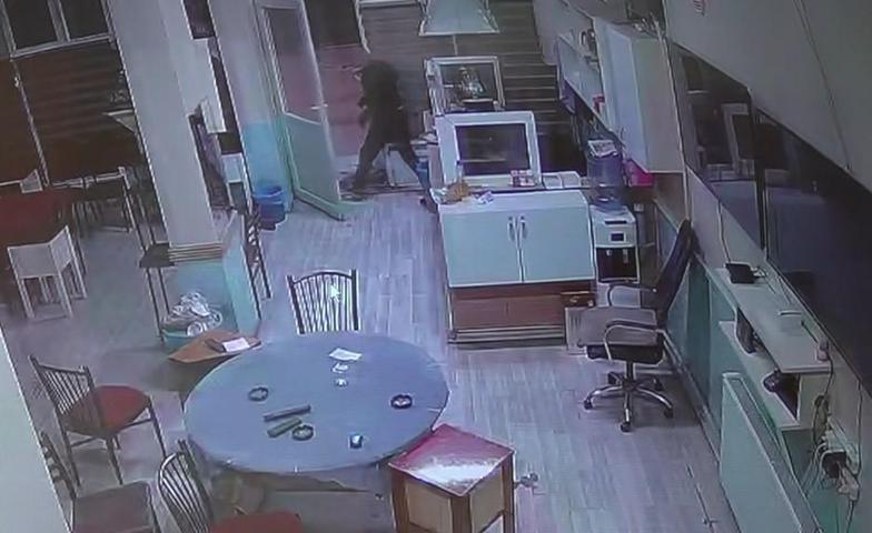 3 aydır yanında taşıyordu 71 yaşındaki adama dehşeti yaşattılar