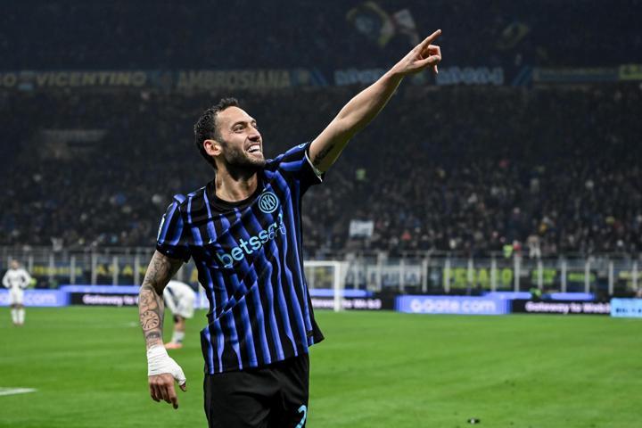 Milli yıldız Hakan Çalhanoğlu transfer cevabını verdi Galatasaraya ne dedi