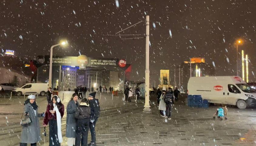 İstanbul beyaza büründü: İşte o kareler...
