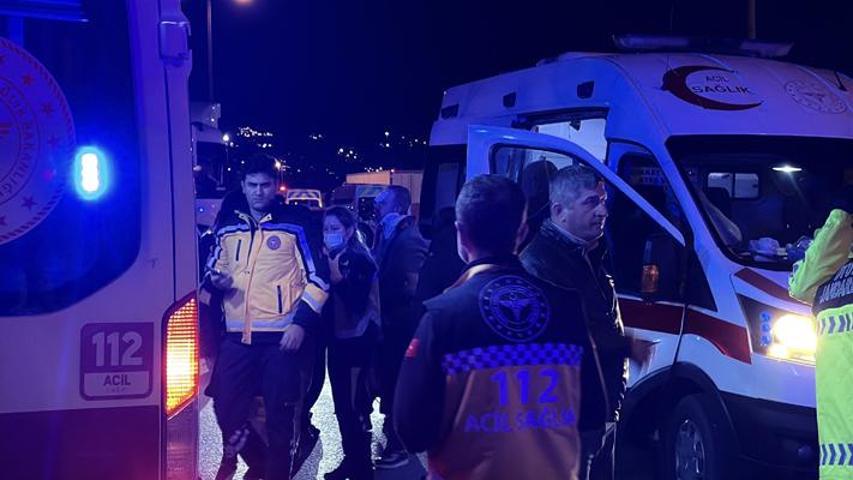 Sakarya TEM Otoyolunda feci kaza: 1 ölü, 19 yaralı