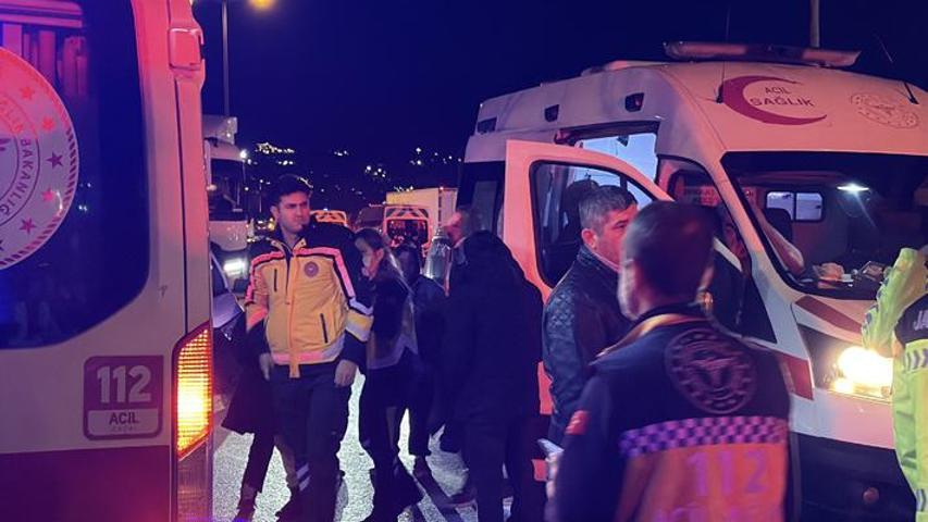 Sakarya TEM Otoyolunda feci kaza: 1 ölü, 19 yaralı
