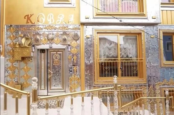 4 yıl önce 18 kilo altınım var demişti SARI FIRTINA UÇTU KOBRA MURATIN GELİRİ DE FIRLADI