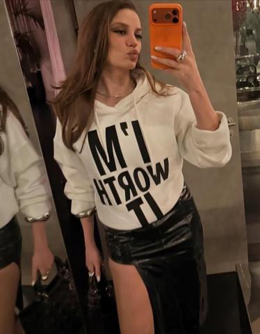 Mert Demirin güzeller güzeli sevgilisi Serenay Sarıkaya ortalığı kasıp kavurdu AURANIN KİTABINI YAZAN KADIN