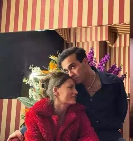 Mert Demirin güzeller güzeli sevgilisi Serenay Sarıkaya ortalığı kasıp kavurdu AURANIN KİTABINI YAZAN KADIN