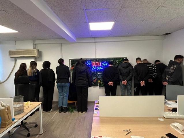 DELİLLERİ CAMDAN ATTILAR Forex dolandırıcılarına çağrı merkezinde nefes kesen operasyon