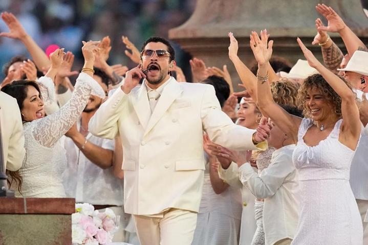 Bad Bunnynin Super Bowl şovu çok konuşuldu Trumptan tepki gecikmedi.... Gizemli rakamın anlamı ne
