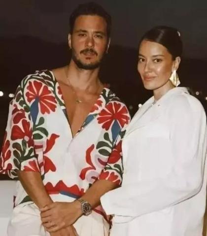 Pelin Akil ve Anıl Altan davette karşı karşıya geldi Eski eşine mutluluklar diledi