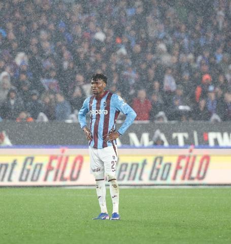 Trabzonun yerel gazeteleri, Fenerbahçe mağlubiyetini manşete taşıdı: Yine bize hüsran
