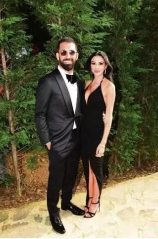 Arda Turan’dan Aslıhan Doğan’a romantik sözler: “İyi ki evlatlarımın annesisin”